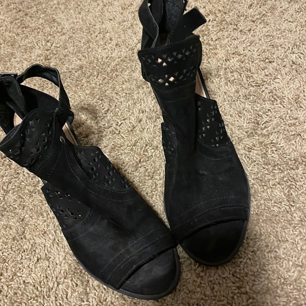 Heels, color black, size 9 1/2
